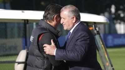 Bakan Bak, A Milli Futbol Takımı'nı ziyaret etti