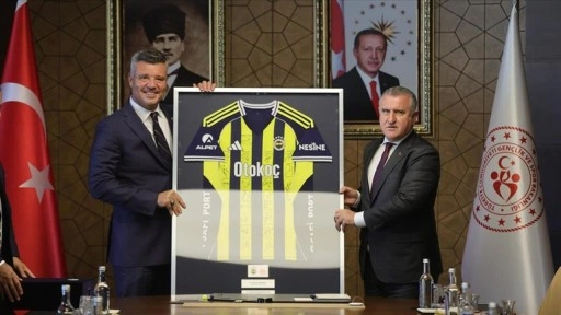 Bakan Bak, Fenerbahçe Başkanı Sadettin Saran ve yönetim kurulu üyelerini kabul etti