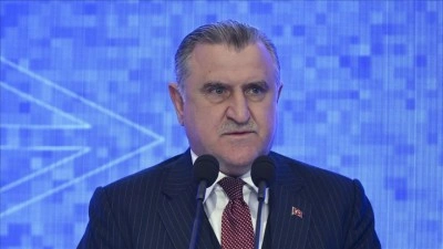 Bakan Bak, g&uuml;m&uuml;ş madalya kazanan milli atıcıları tebrik etti