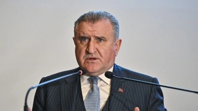 Bakan Bak'tan Kadınlar Avrupa Ligi'nde finale kalan T&uuml;rk takımlarına tebrik