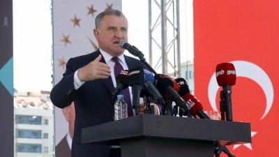 Bakan Bak: Yaklaşık 12 milyon insanımıza, &ccedil;ocuğumuza, gencimize y&uuml;zme &ouml;ğrettik