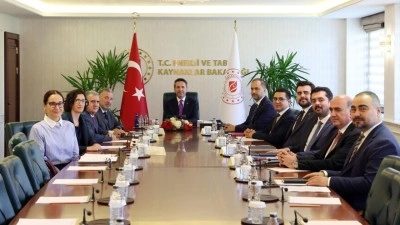 Bakan Bayraktar, D&uuml;nya Bankası T&uuml;rkiye &Uuml;lke Direkt&ouml;r&uuml; Jean-Christophe Carret ile bir araya geldi