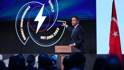 Bakan Bayraktar, Londra'da T&uuml;rkiye'nin enerji d&ouml;n&uuml;ş&uuml;m&uuml; yol haritasını uluslararası yatırım