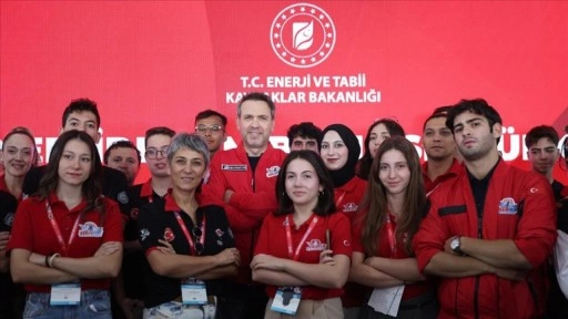 Bakan Bayraktar, TEKNOFEST İstanbul'da gençlerle buluştu