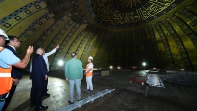Bakan &Ccedil;ift&ccedil;i, Ayasofya-i Kebir Cami-i Şerifi'ndeki restorasyon &ccedil;alışmalarını inceledi