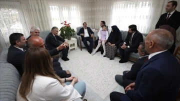 Bakan Dönmez, Eskişehir'in Han ilçesinde evi doğal gaza kavuşan aileyi ziyaret etti