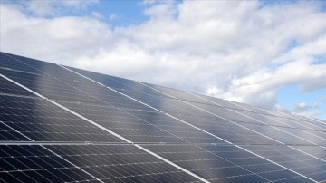 Bakan Dönmez: Güneş enerjisinde yüzde 75 oranında yerli teknoloji üretimine sahibiz