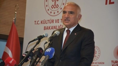 Bakan Ersoy: '&Uuml;reten k&uuml;t&uuml;phaneler' vizyonumuz ile k&uuml;t&uuml;phaneleri '&uuml;retim' merkezi