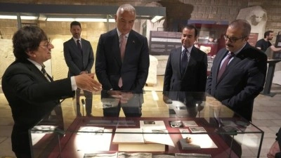 Bakan Ersoy, "Yalburt Pınarı'nda Bir Hitit Kralı" sergisini ziyaret etti