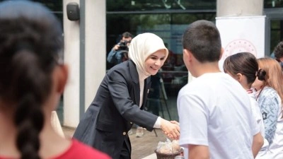 Bakan G&ouml;ktaş, devlet himayesindeki başarılı sporcu gen&ccedil;lerle buluştu