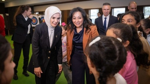 Bakan Göktaş, Filistinli mevkidaşıyla Türkiye'ye getirilen Gazzeli hasta çocuklarla buluştu