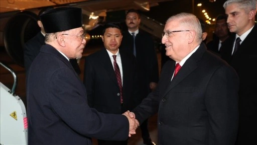 Bakan G&uuml;ler, Malezya Başbakanı Enver İbrahim'i karşıladı