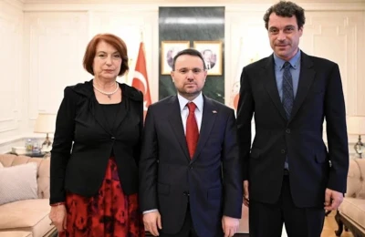 Bakan G&uuml;rlek, Uğur Mumcu&rsquo;nun ailesiyle g&ouml;r&uuml;şt&uuml; -Ali Mevl&uuml;t Kaya yazdı-