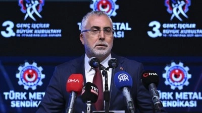 Bakan Işıkhan: Dijital bağımlılık &ccedil;ok y&ouml;nl&uuml; bir şekilde ele alınması gereken ciddi bir tehdittir