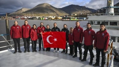Bakan Kacır, 6. Ulusal Arktik Bilimsel Araştırma Seferi ekibini ziyaret etti