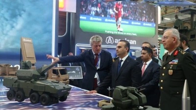 Bakan Kacır, Fransa'da Eurosatory Fuarı'nda T&uuml;rk firmalarını ziyaret etti
