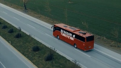 Bakan Kurum, "Bu Başarı T&uuml;rkiye'nin" filminde yer alan &uuml;nl&uuml;lere teşekk&uuml;r etti