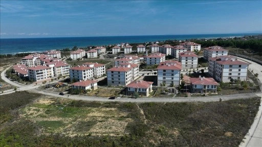 Bakan Kurum, TOKİ ile Sakarya'da ev sahibi olan vatandaşların görüntülerini paylaştı