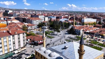 Bakan Kurum, yenilenen &Ccedil;orum Tarihi Kent Meydanı'nın g&ouml;r&uuml;nt&uuml;lerini paylaştı