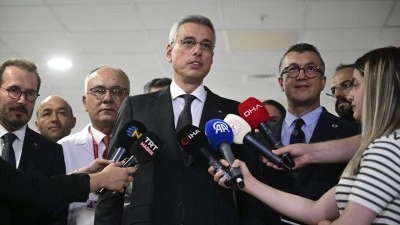 Bakan Memişoğlu, ameliyatında yerli kalp-akciğer makinesi ilk kez kullanılan hastayı ziyaret etti