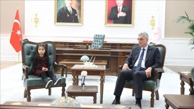 Bakan Memişoğlu, "sağlık el&ccedil;isi" Doğa ve sigarayı bıraktırdığı dedesiyle bir araya geldi