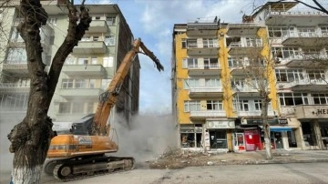 Bakan Soylu: Malatya'da acil yıkılacak ve yıkık bina enkazının yüzde 70'i kaldırıldı