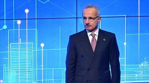 Bakan Uraloğlu, 5G ihalesinin 16 Ekim'de gerçekleştirileceğini bildirdi