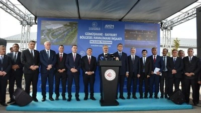 Bakan Uraloğlu, Bayburt-G&uuml;m&uuml;şhane Havalimanı inşaatını inceledi