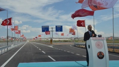 Bakan Uraloğlu: (Karaman &Ccedil;evre Yolu 1. Kısım) Modern m&uuml;hendisliğin en g&uuml;zel &ouml;rneklerinden birini hay