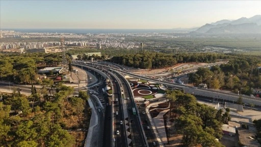 Bakan Uraloğlu: Kepezüstü Farklı Seviyeli Kavşağı ile bölgede trafik yoğunluğunu rahatlattık