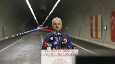 Bakan Uraloğlu: Son 24 yılda, kara yolu altyapımıza yaptığımız yatırımlarla T&uuml;rkiye'yi adeta ye