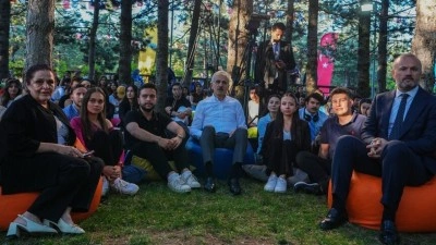 Bakan Uraloğlu stajyer &ouml;ğrencilerle buluştu: "Her ne iş yapıyorsak en iyisini yapmak, hedefimiz