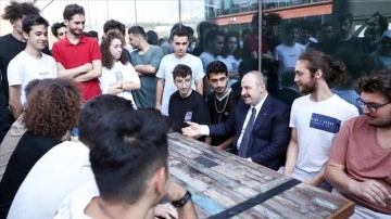 Bakan Varank 42 İstanbul yazılım okulunda gençlerle buluştu