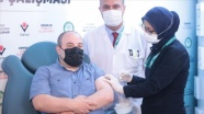 Bakan Varank, klinik denemelerine katıldığı yerli Kovid-19 aşı adayının ikinci dozunu yaptırdı