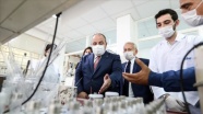 Bakan Varank Kovid-19 tedavisinde kullanılan ilacı üreten fabrikayı ziyaret etti