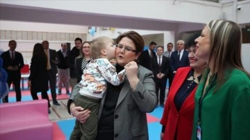 Bakan Yanık savaş mağduru Ukraynalı çocukları ziyaret etti