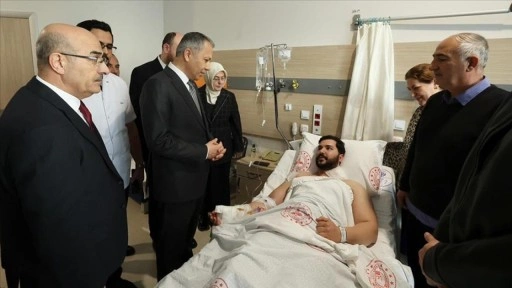 Bakan Yerlikaya, Yalova'daki DEAŞ operasyonunda yaralanan g&uuml;venlik g&uuml;&ccedil;lerini ziyaret etti