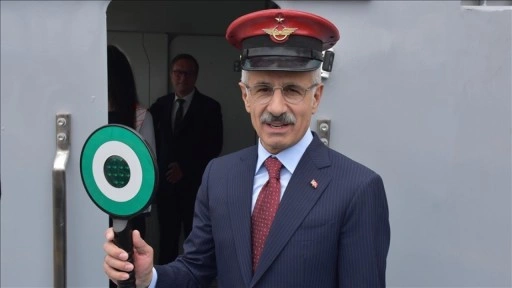 Bakanı Uraloğlu: Demir yolu ağımızı 2028'e kadar 17 bin 500 kilometreye yükseltmeyi hedefliyoru