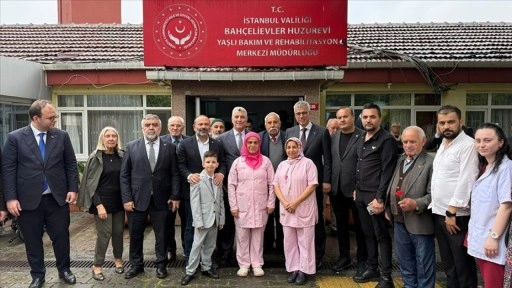 Bakanlar Memişoğlu ile Bolat, İstanbul'da huzurevini ziyaret etti