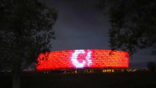 Bakü’nün simge yapıları Türk bayrağının renkleriyle aydınlatıldı