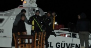 Balık tutmaya çıkan 4 arkadaşın teknesi battı: 2 kişi kayıp
