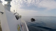 Balıkesir açıklarında Türk kara sularına geri itilen 63 sığınmacı kurtarıldı