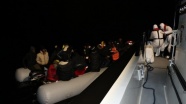 Balıkesir&#039;de 36 sığınmacı botları batmak üzereyken kurtarıldı