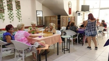 Balıkesir'de iki kız kardeşin açtığı kahvehane sadece kadınlara hizmet veriyor