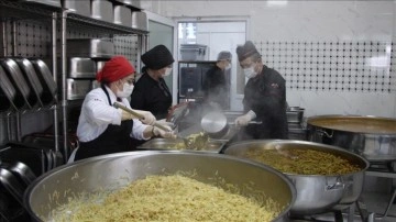 Bandırma ve Erdek'teki taşımalı eğitim okullarının yemekleri meslek lisesinde hazırlanıyor