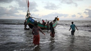 Bangladeş'te bayramda sahile giden yüzlerce Arakanlı mülteci gözaltına alındı