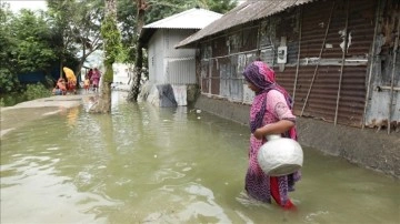 Bangladeş'te sel ve toprak kaymaları nedeniyle yaklaşık 700 bin kişi mahsur kaldı