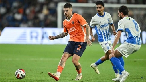 Başakşehir, Konferans Ligi play-off turu ilk maçında sahasında Universitatea Craiova’ya 2-1 yenildi