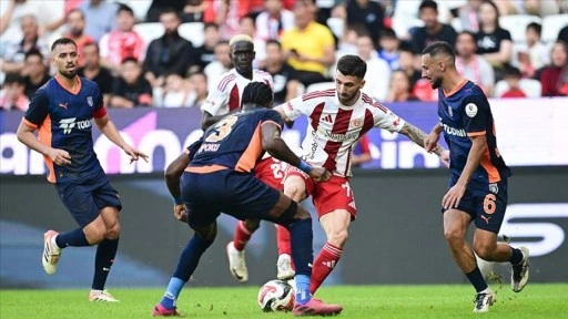 Başakşehir, Süper Lig'de 5 maçlık galibiyet özlemine farklı kazanarak son verdi