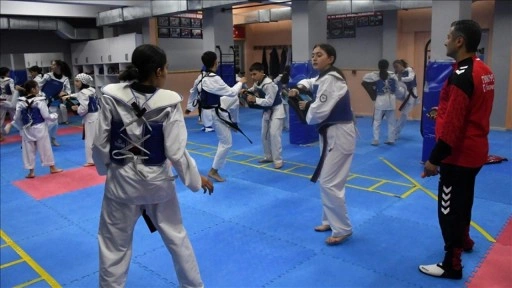Başarılı tekvandocular yetiştiren antrenörün hayali, çocuklarını da milli takıma kazandırmak